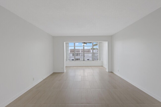Photo - 2840 SW 22nd Ave Unidad 308