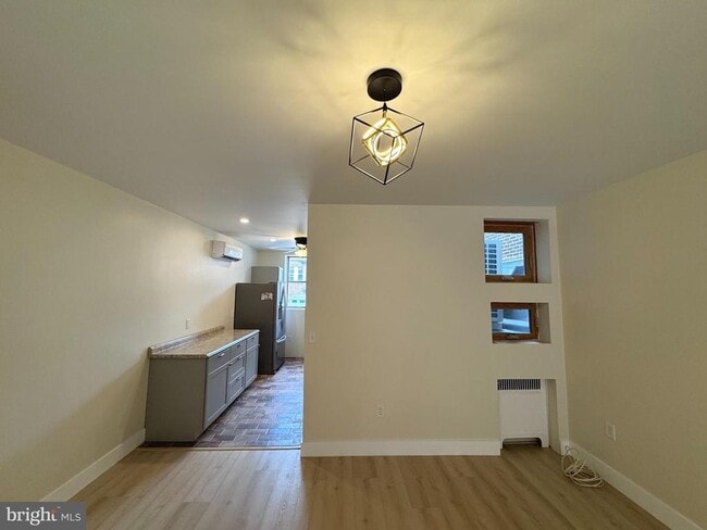 Photo - 6643 Sprague St