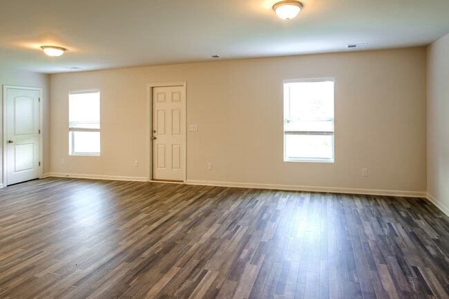 Photo - 866 Nursery Rdg Dr