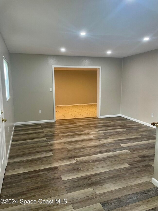 Photo - 1875 Oakwood Dr