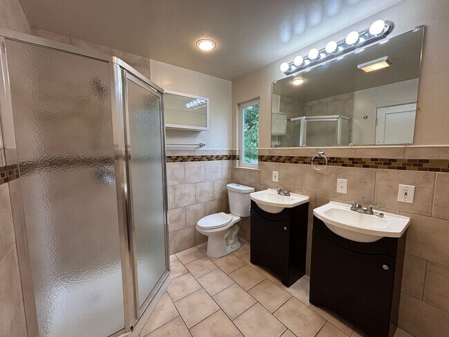 1233 Elmira St