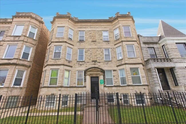 Building Photo - 3133 W Augusta Blvd