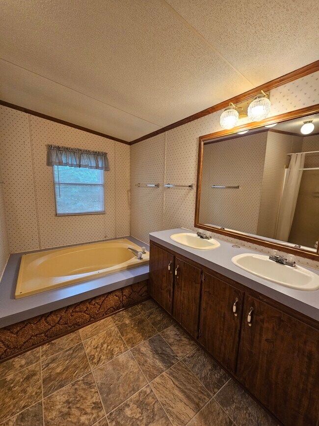 Photo - 717 Hickory Ln