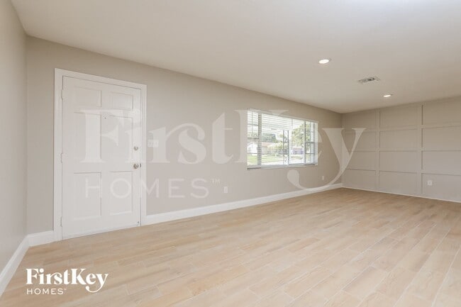 Photo - 7033 Crestlake Dr