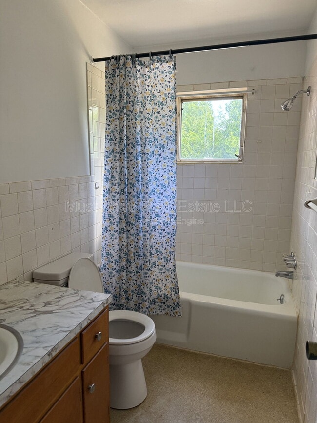 Photo - 186 Eastview St