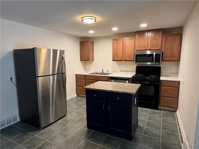 Photo - 8587 Caughdenoy Rd