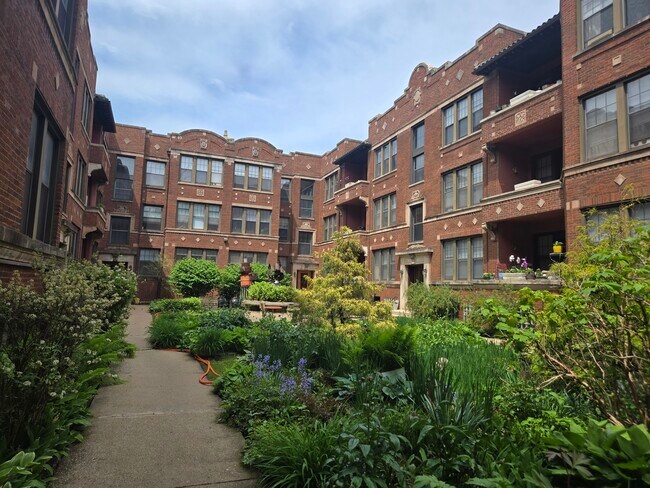 Photo - 1128 W Pratt Blvd Unit 1N