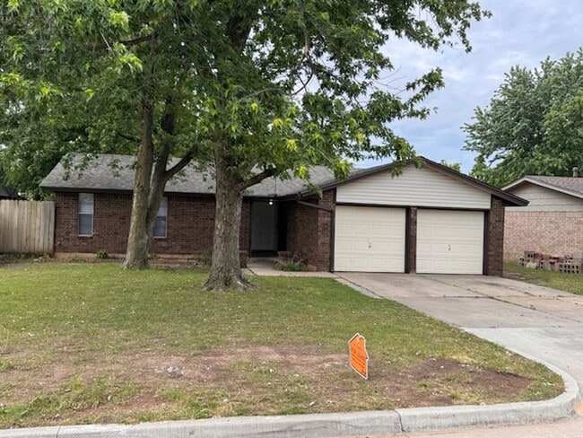 Building Photo - All brand new inside! A true 4 bedroom in Moore Schools, no carpet, All luxury vinyl plank!