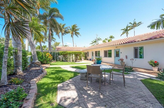 11 Tropical Dr