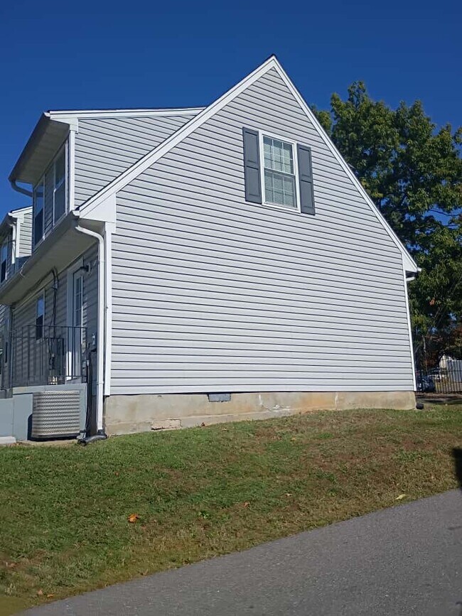 Photo - 2510 Kent Village Dr