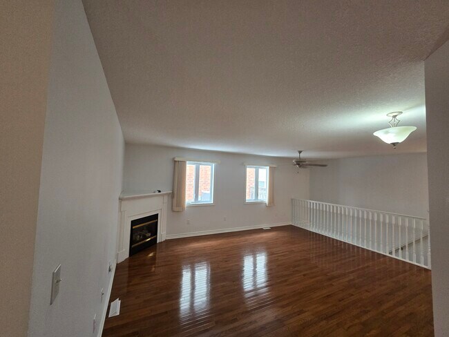 Photo - 863 Bushby Ct