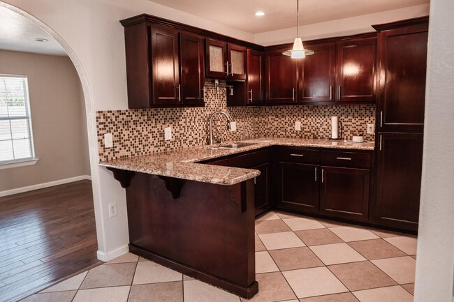Photo - 203 Avondale St