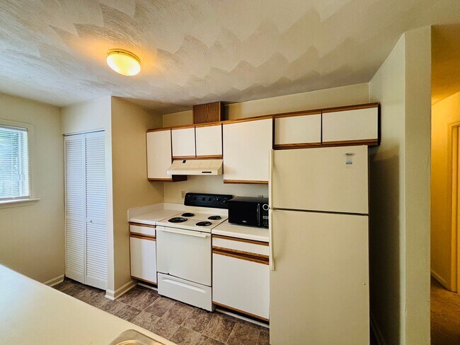 Photo - 400 Berryfield Ln