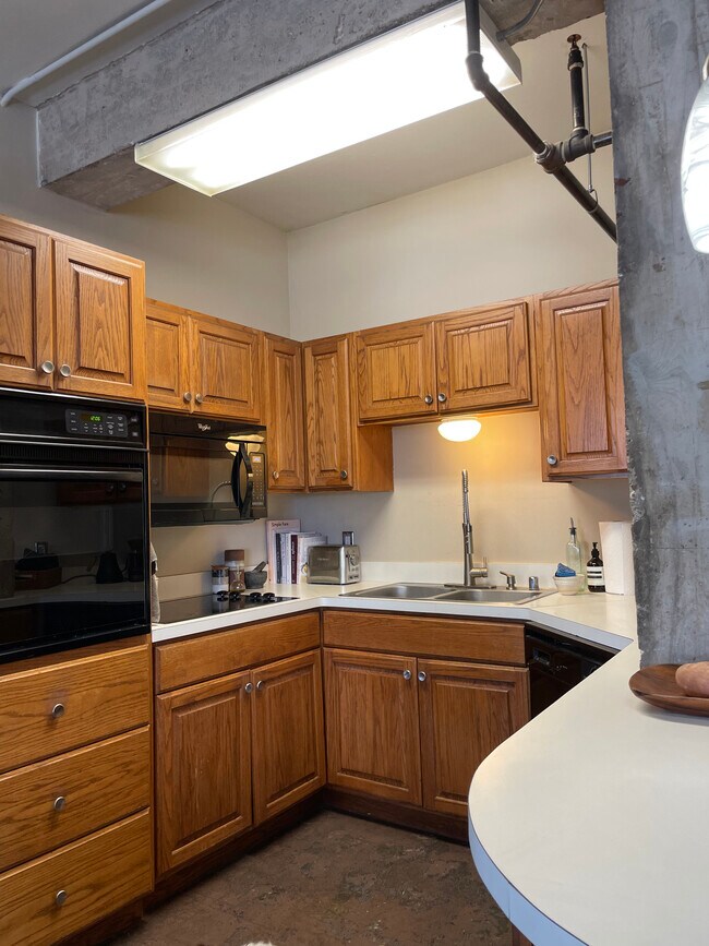 Photo - Praetorian Building Unit 5D