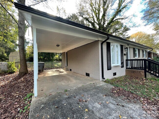Photo - 2815 Ravencroft Dr