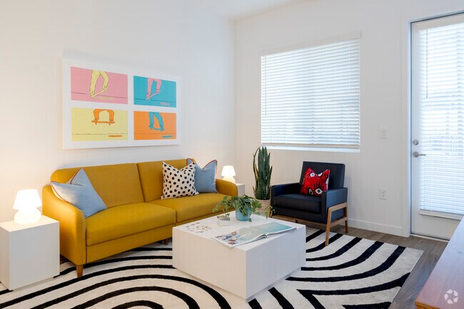 1BR, 1BA - 685SF - Living Room - Nollie