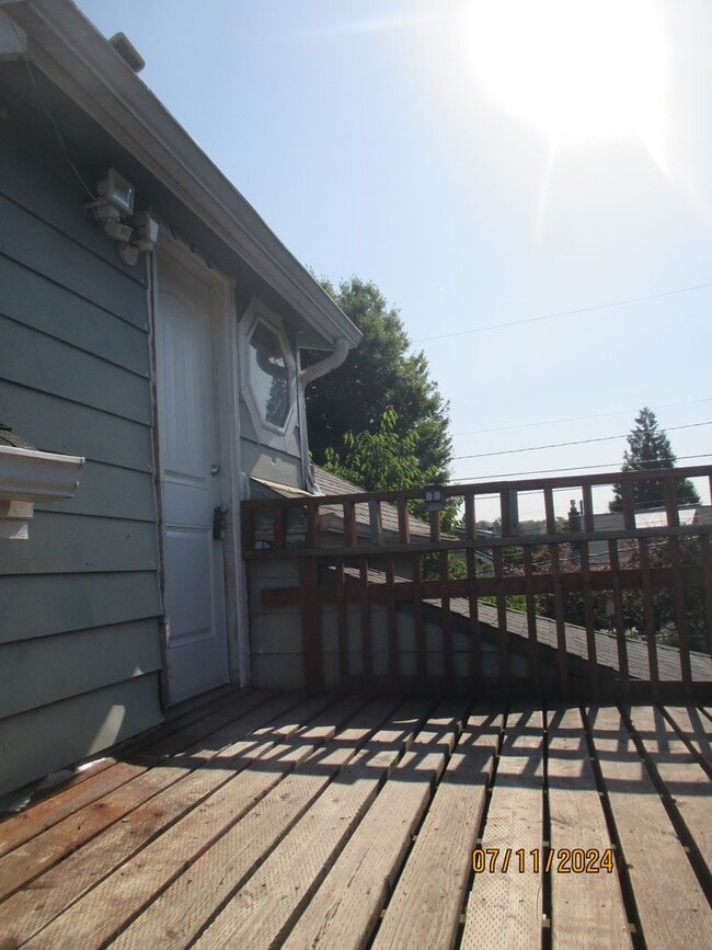 Building Photo - Cute 2 Bed 1 Bath Duplex in Puyallup Rental