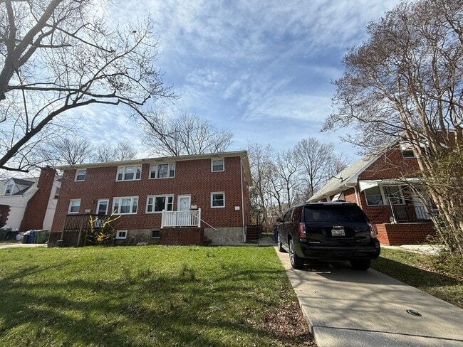 Building Photo - 6008 1/2 BURGESS AVE Unit A