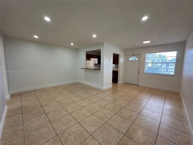 Building Photo - 5661 SW 36th Ct Unit 203