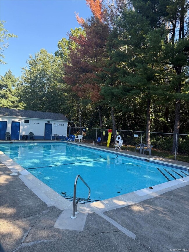 Building Photo - 1502 Barclay Manor Unit 15B