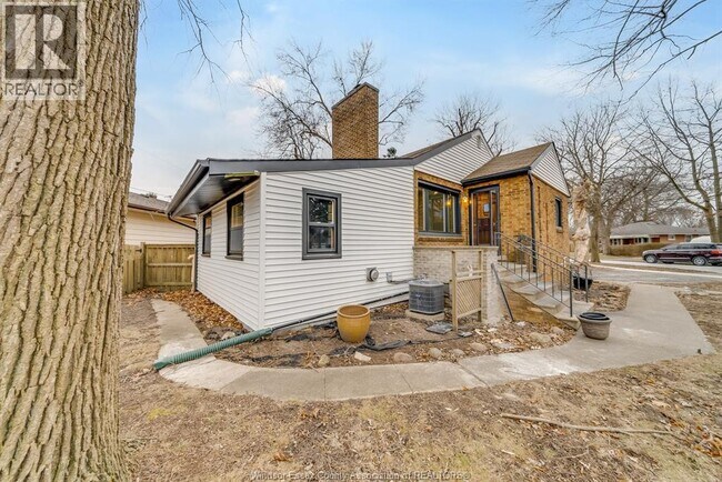 Photo - 1114 Edward Ave