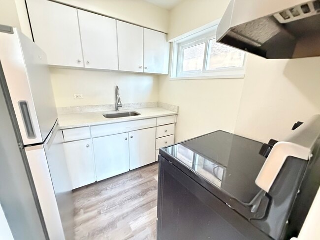 Photo - 1400 Chicago Ave Unit 208