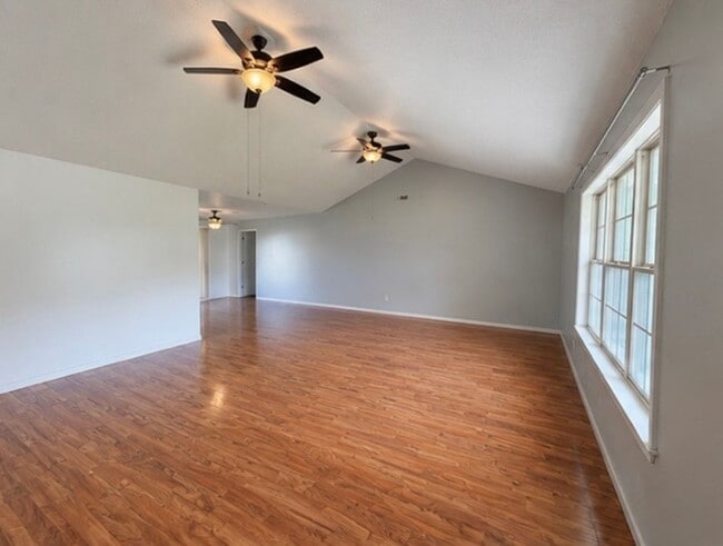 Photo - 3-Bedroom Home in Quiet Neighborhood Located in St. Robert, MO!