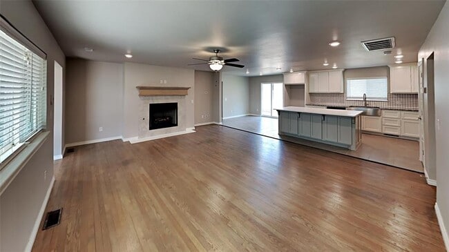 Photo - 1409 E Covell Rd