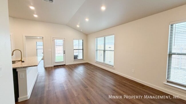 Photo - 2151 Langford Ave