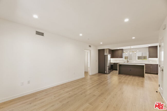 Photo - 751 N Alfred St