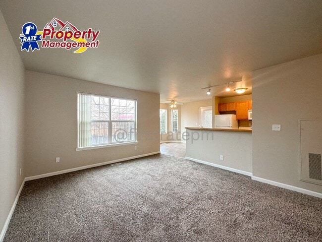 Photo - 10034 W Garverdale Ln Unidad #102