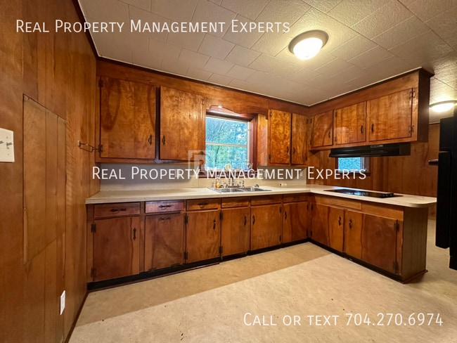 Photo - 1396 Shinnville Rd