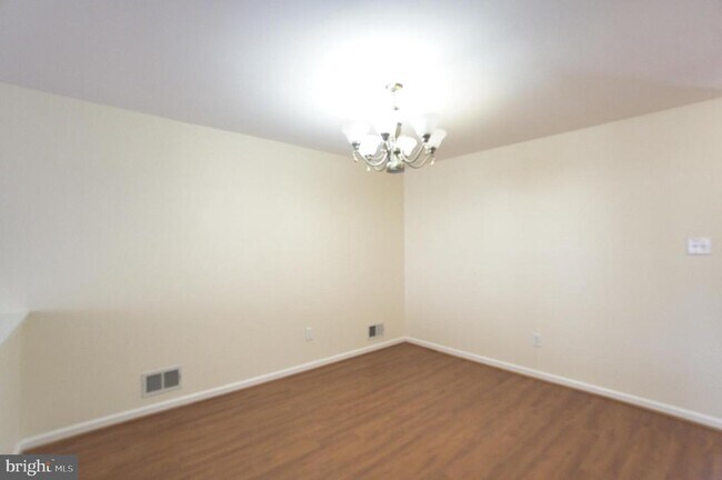 Photo - 306 Pimlico Way