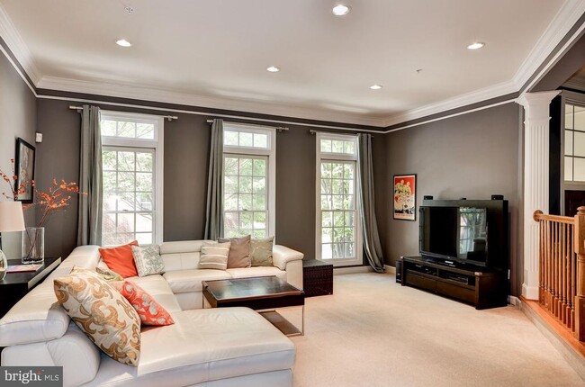 Photo - 4908 Waple Ln