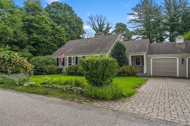 11 Cedar Ln
