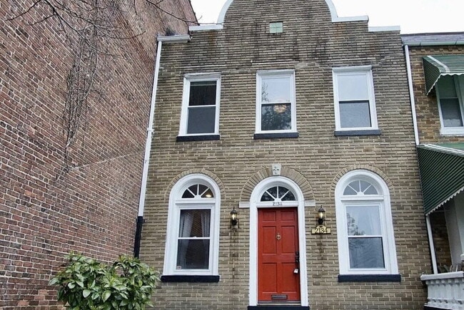 Building Photo - Fabulous 3BD/1BA/2HBA Townhome in Baltimore