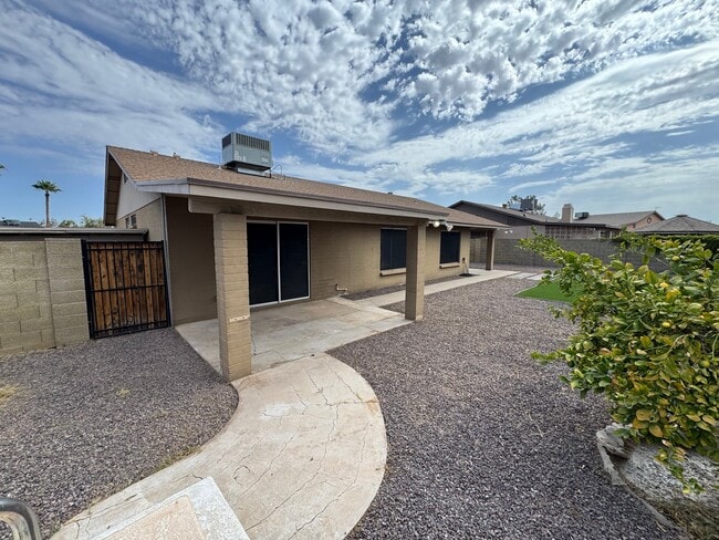 Photo - 3201 W Paradise Ln