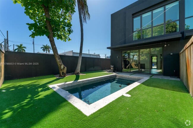 Building Photo - 227 NW 39th St Rental