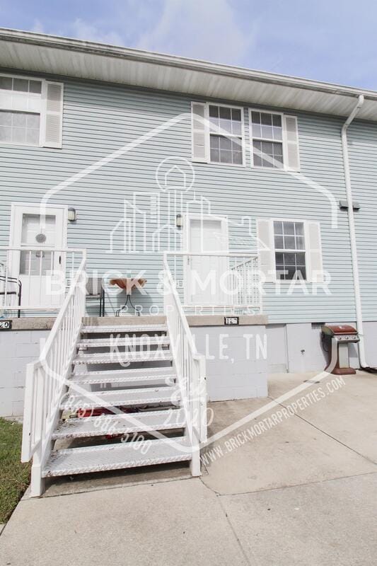 Photo - 122 N 6th St