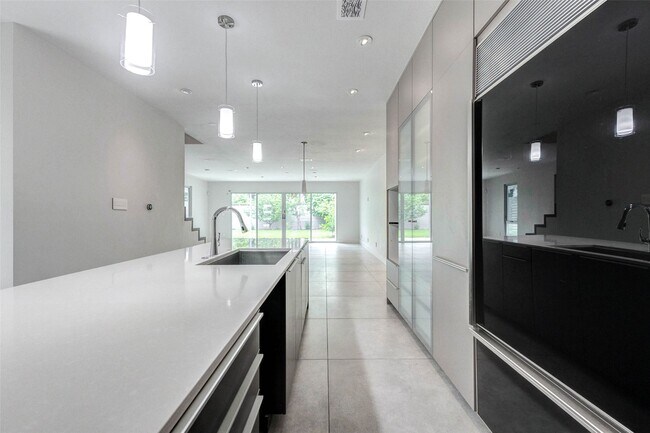 Photo - 1222 Marconi St