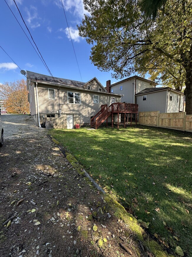 Photo - 962 W Main St