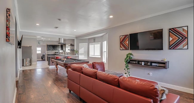 Photo - Charming 3 bedroom, 3 bath!