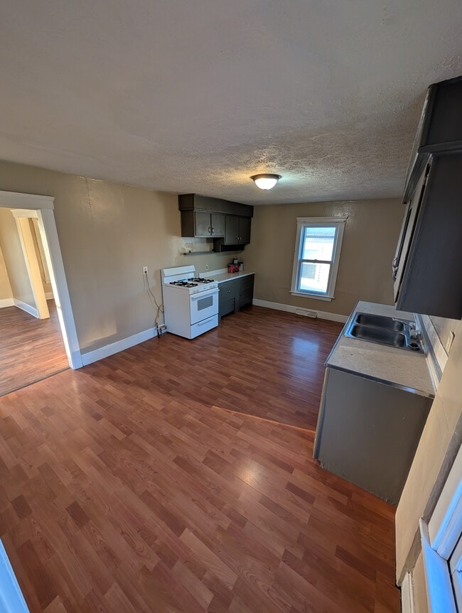 Photo - 218 Winckles St