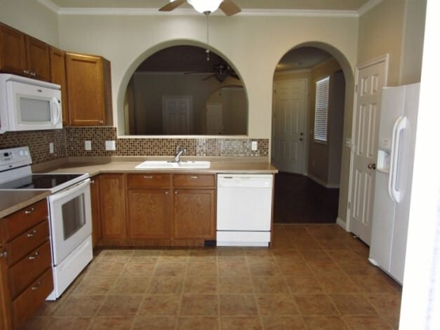 Photo - 738 Skipton Dr W