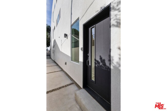 2494 W Shenyad Ct