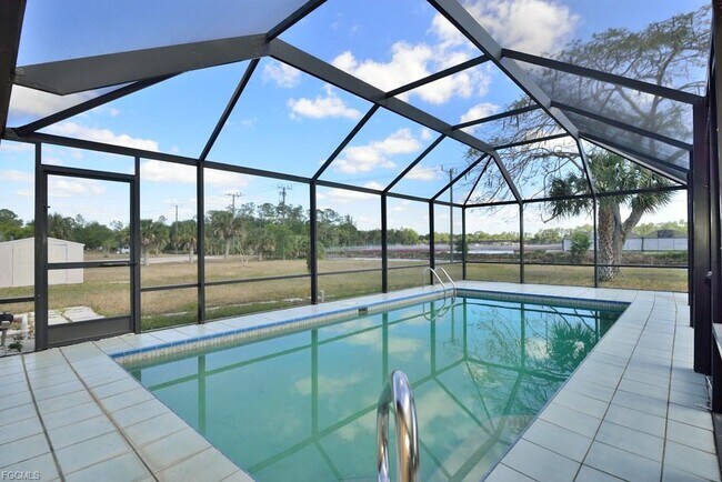 Photo - 1579 25th St SW