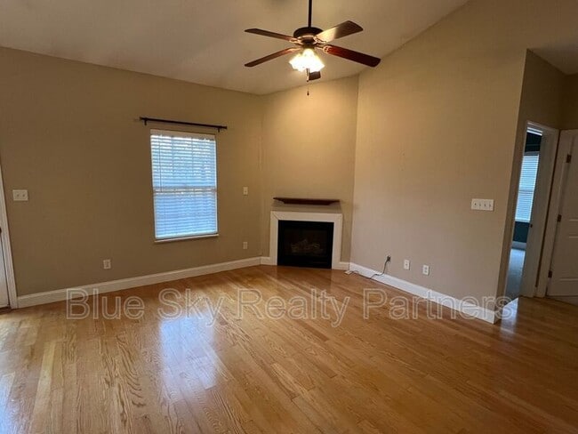 Photo - 2432 Pine Marten Way NW