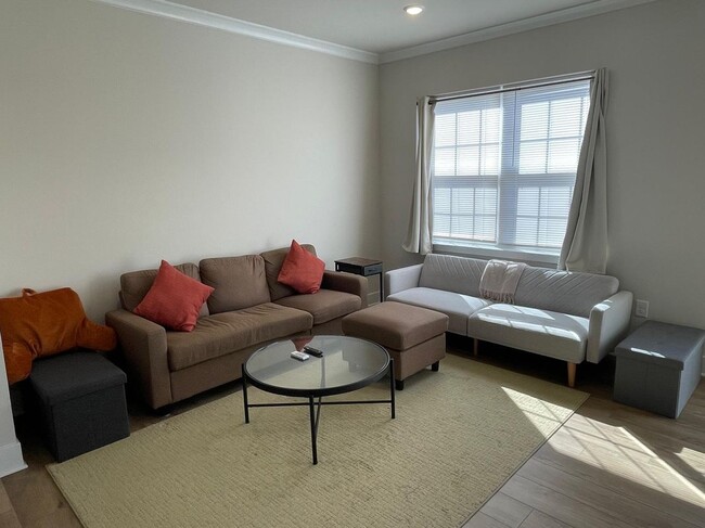 Photo - 1235 Greylock Ln