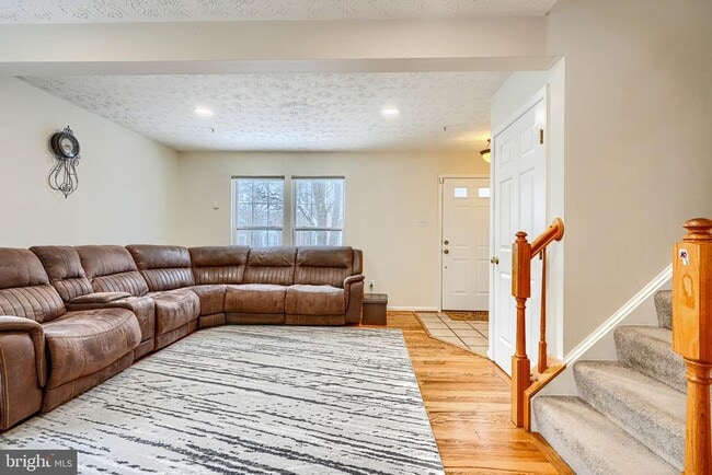 Photo - 10 Bluestem Ct