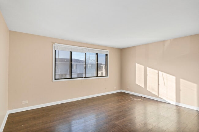 Photo - 107 Tonset Ct